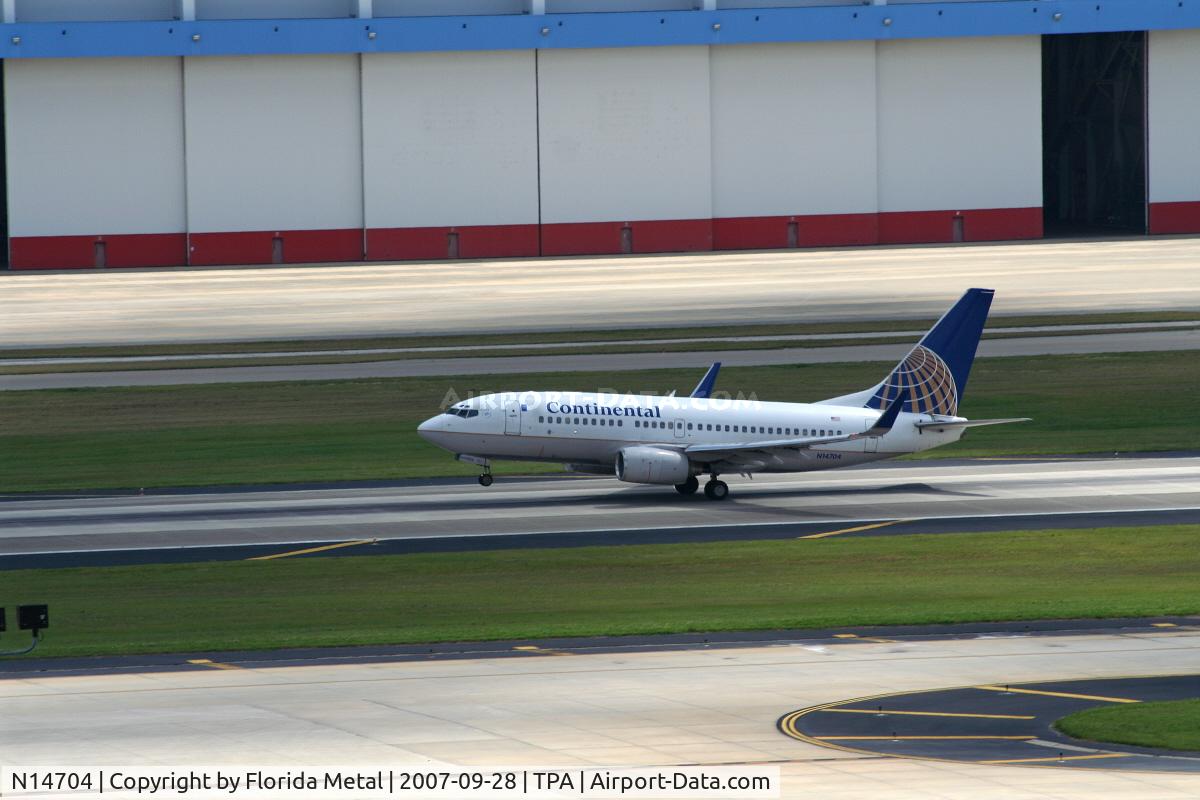 N14704, 1998 Boeing 737-724 C/N 28765, Continental