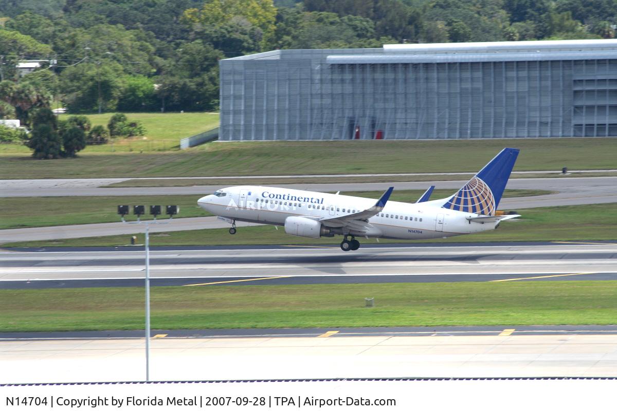 N14704, 1998 Boeing 737-724 C/N 28765, Continental