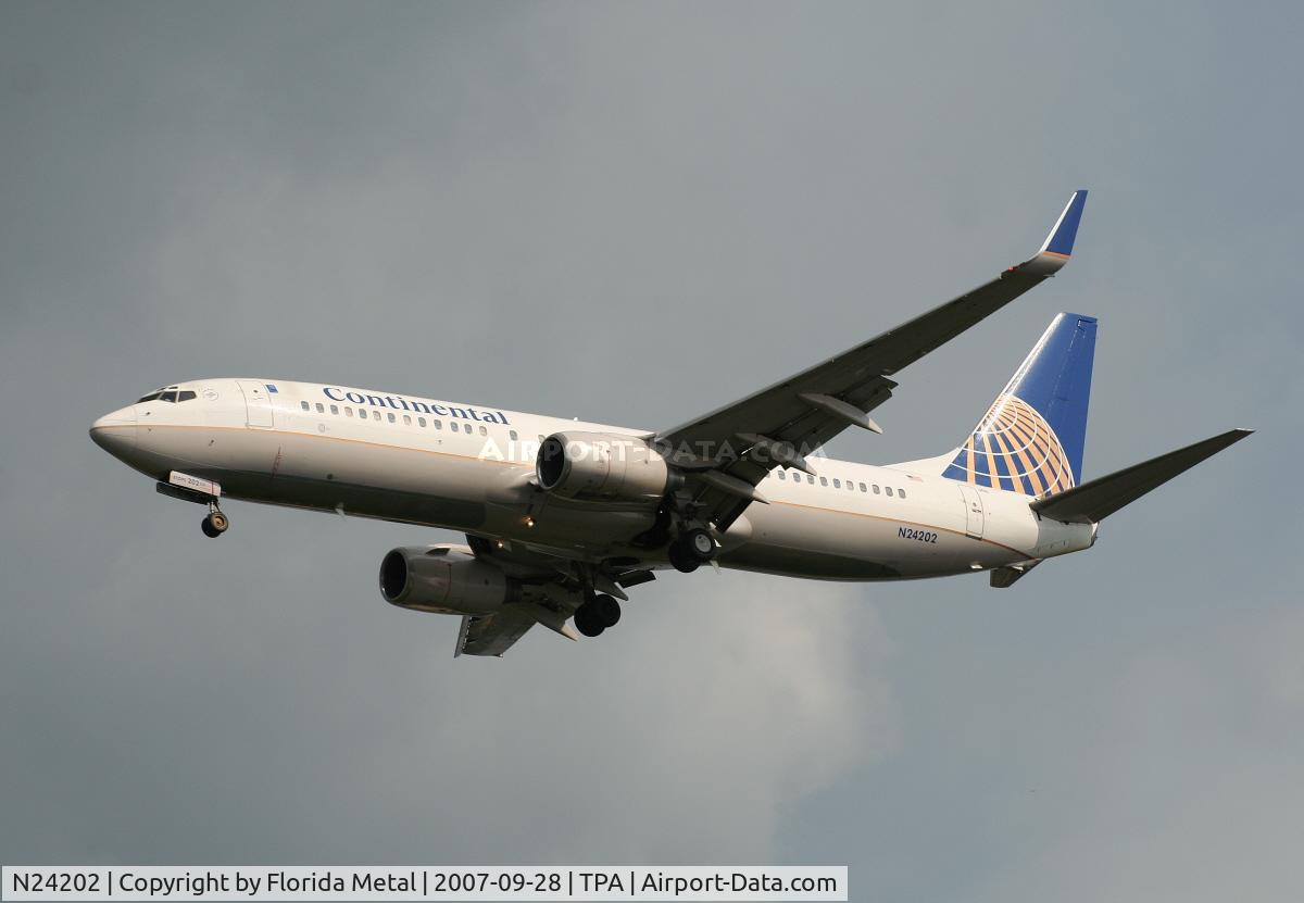 N24202, 2000 Boeing 737-824 C/N 30429, Continental