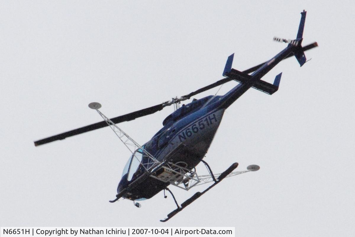 N6651H, 1979 Bell 206L-1 LongRanger II C/N 45211, N6651H Over Honolulu 10-4-07