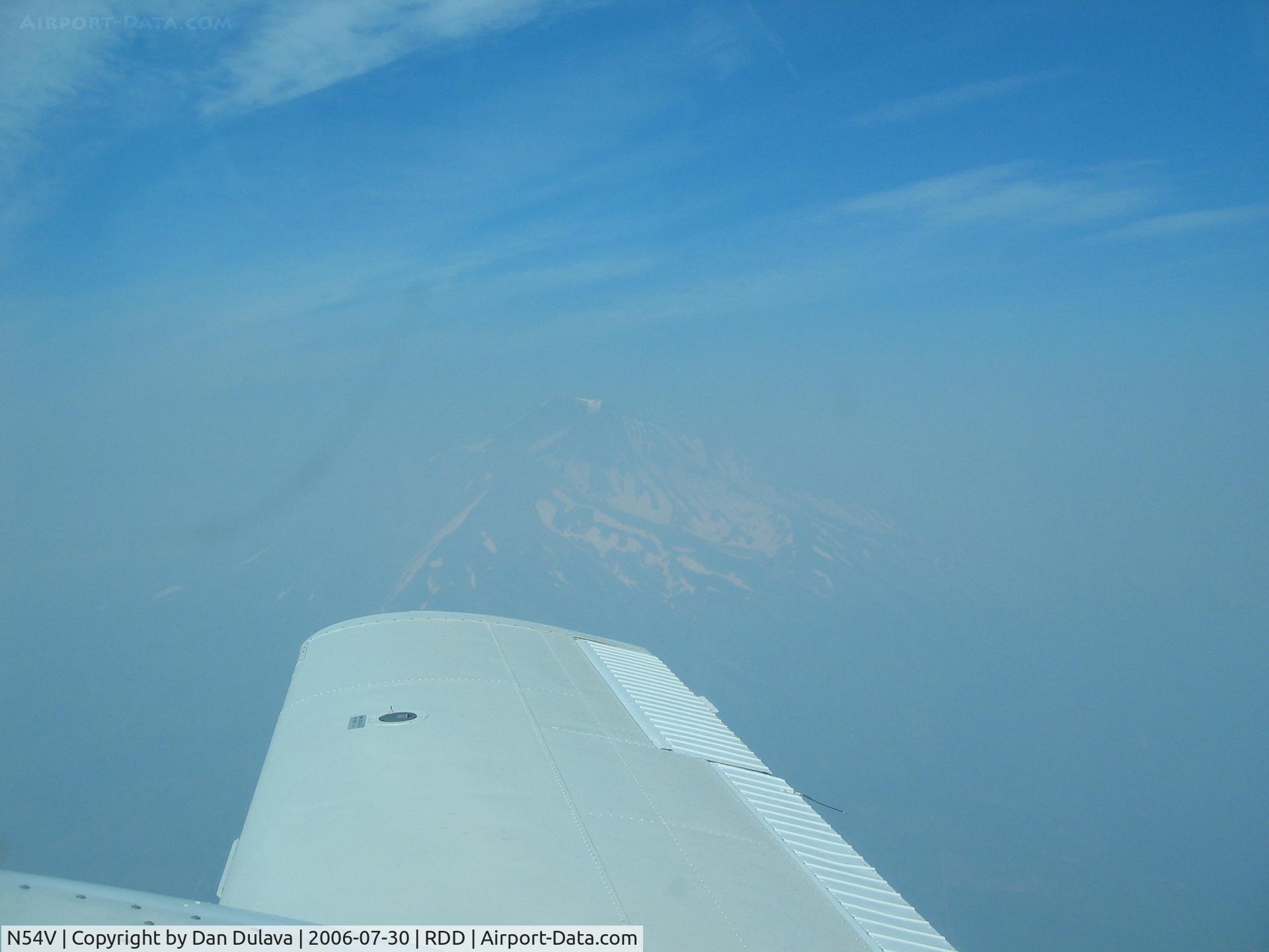 N54V, 1980 Beech 76 Duchess C/N ME-313, False horizon over Mount Shasta