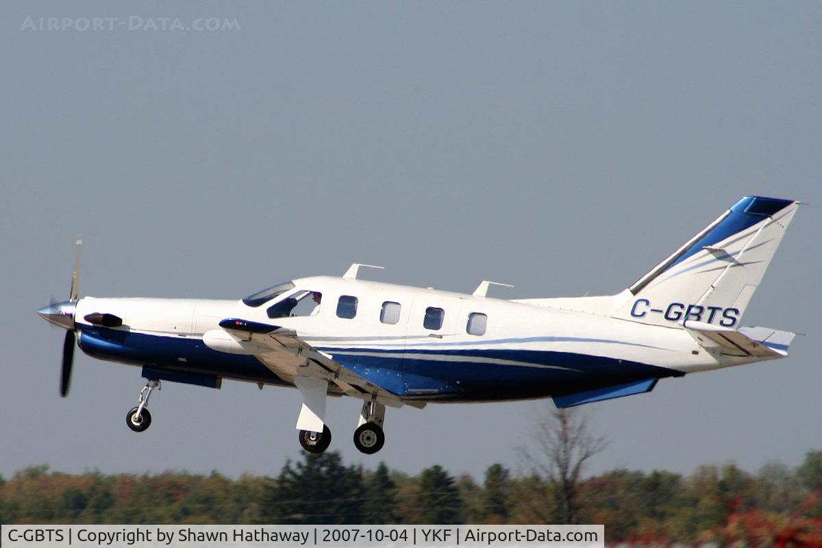 C-GBTS, 1991 Socata TBM-700 C/N 019, Taixing to runway 25 Waterloo Regional Airport