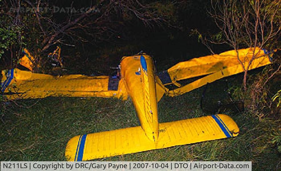 N211LS, 2005 Indus Aviation T-211 Thorpedo C/N 001S, On Dallas Morning News site -  N211LS down in field near DTO Denton Muni - one injured one OK