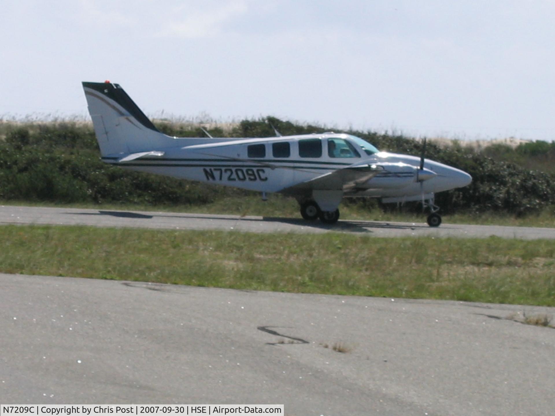 N7209C, 1984 Beech 58 Baron C/N TH-1424, Coming in a little after noon.