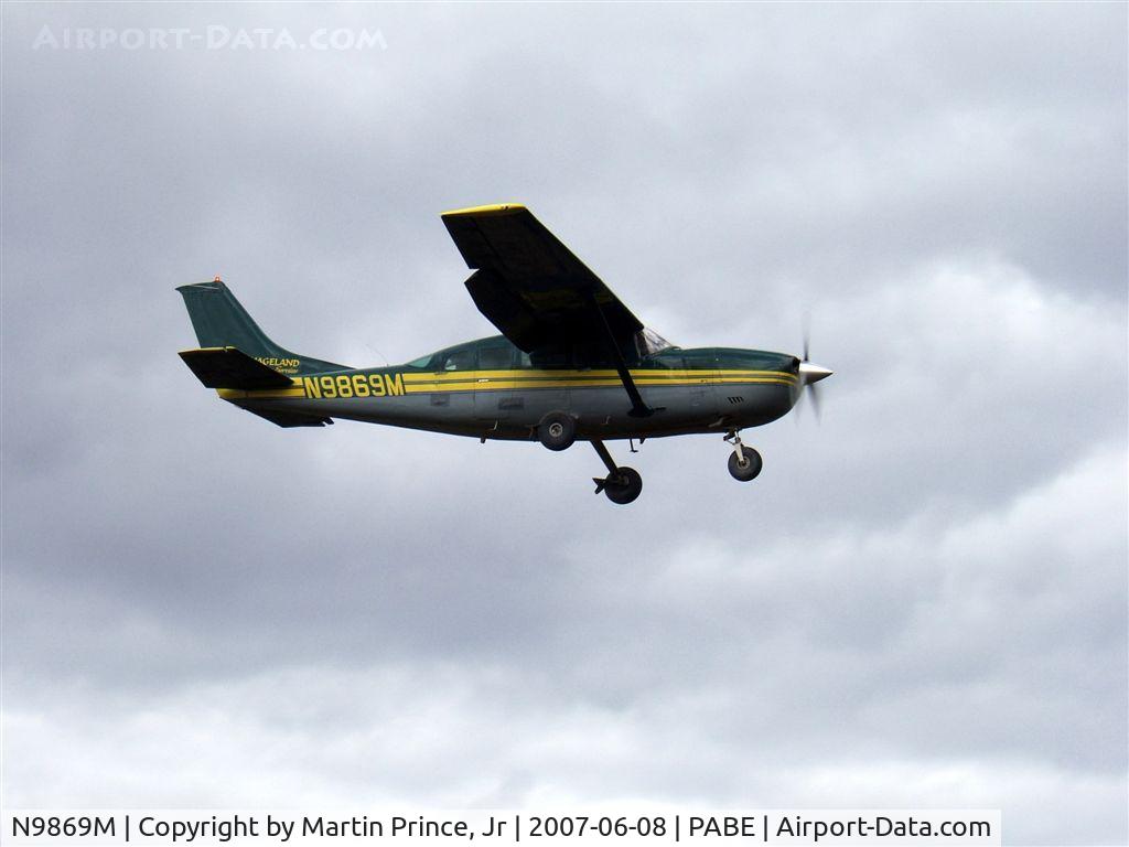 N9869M, 1981 Cessna 207A C/N 20700744, Hageland Aviation 207 on Final to Bethel