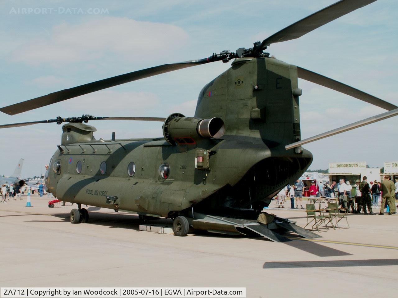 ZA712, 1981 Boeing Vertol Chinook HC.2 C/N M/A024/B-843/M7016, Chinook HC.2/27 Sqn RAF/Fairford 2005