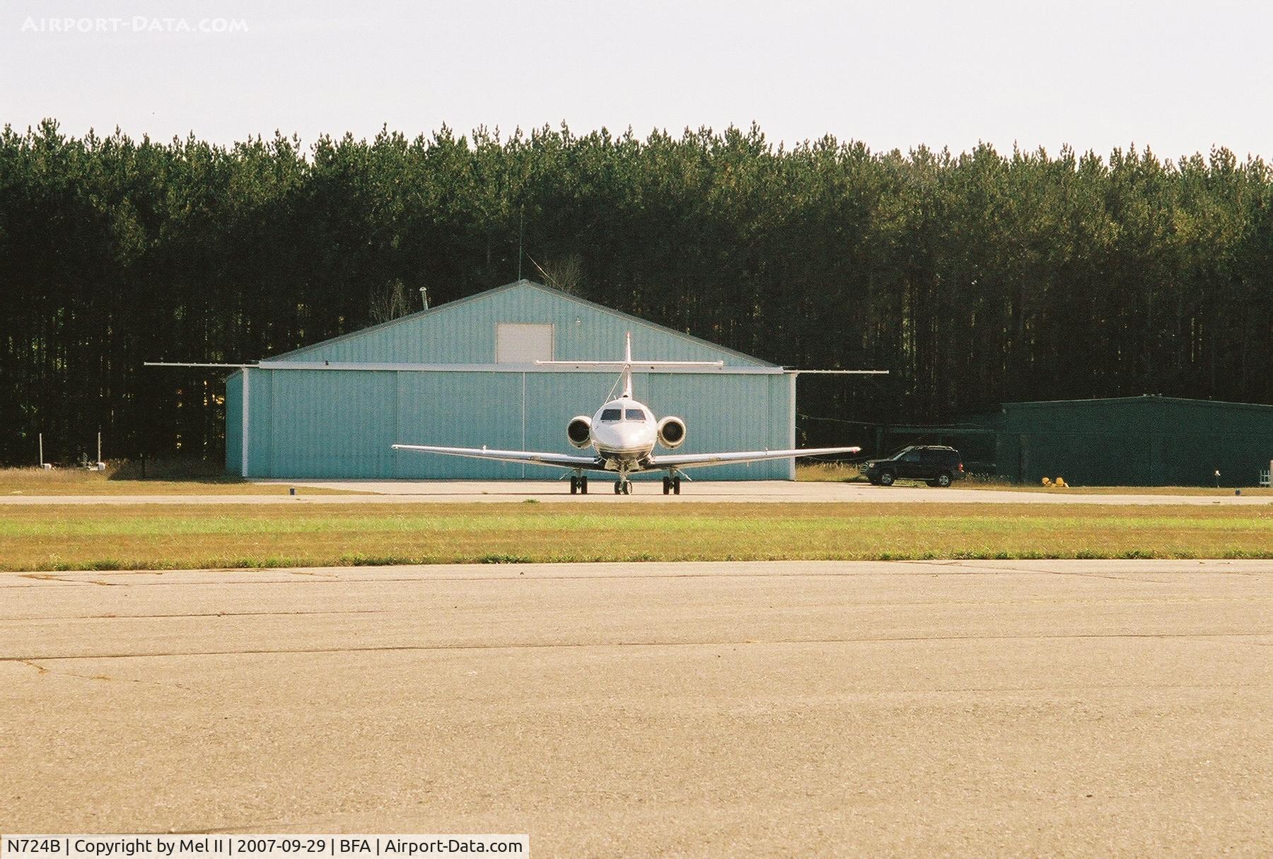 N724B, 1977 Hawker Siddeley HS.125 Series 700A C/N 257006, Taxi for departure RWY 17 @ Boyne Mountain Airport (BFA)