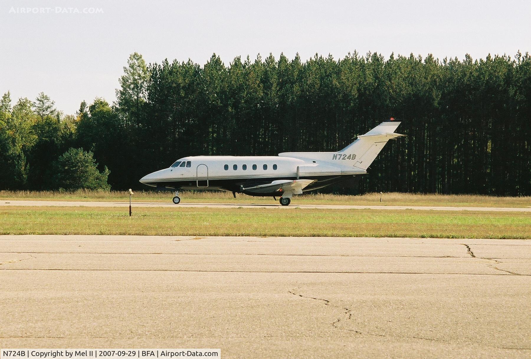N724B, 1977 Hawker Siddeley HS.125 Series 700A C/N 257006, Taxi for departure RWY 17 @ Boyne Mountain Airport (BFA)