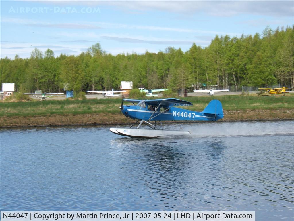 N44047, 1946 Taylorcraft BC12-D C/N 9847, Touch and Go on Lake Hood