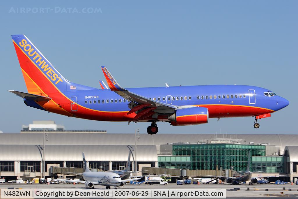 N482WN, 2004 Boeing 737-7H4 C/N 29852, Southwest Airlines N482WN (FLT SWA3255) from Phoenix Sky Harbor Int'l (KPHX) landing RWY 19R.