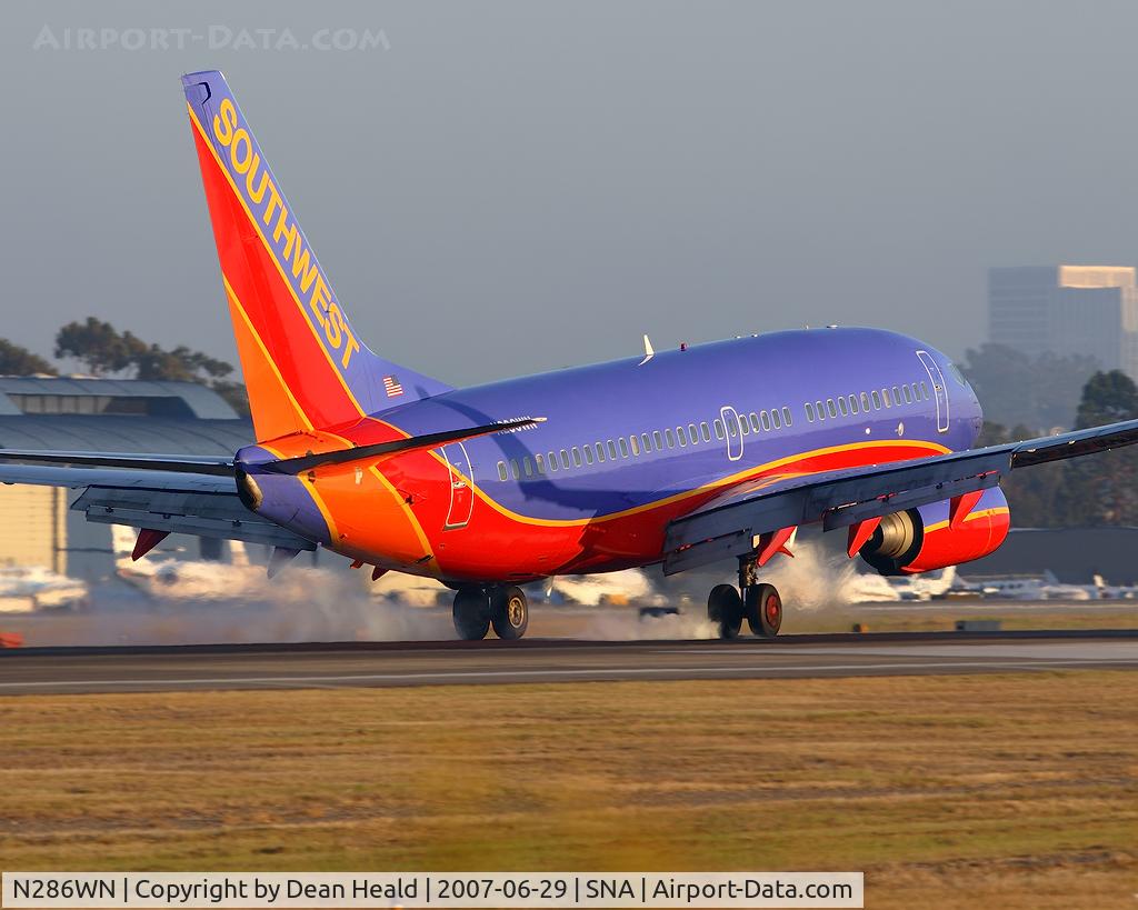 N286WN, 2004 Boeing 737-7H4 C/N 32471, Southwest Airlines N286WN (FLT SWA839) from Norman Y Mineta San Jose Int'l (KSJC) landing on RWY 19R in great evening light.