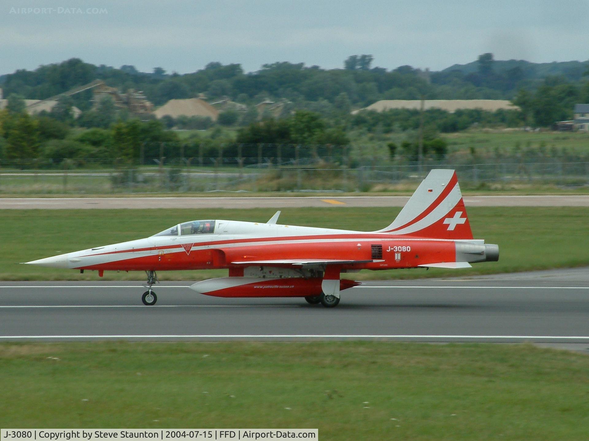 J-3080, Northrop F-5E Tiger II C/N L.1080, Patrouille Suisse at Royal International Air Tattoo 2004