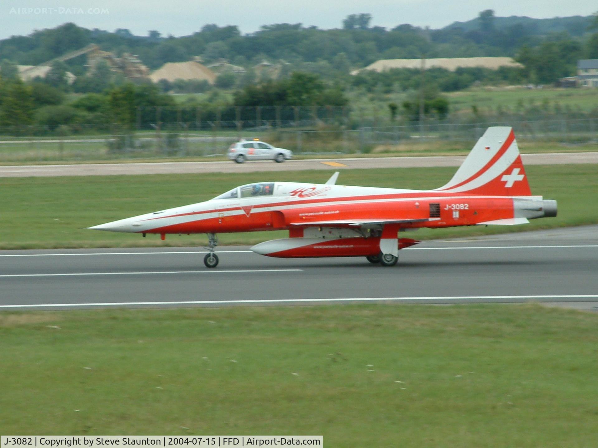 J-3082, Northrop F-5E Tiger II C/N L1082, Patrouille Suisse at Royal International Air Tattoo 2004