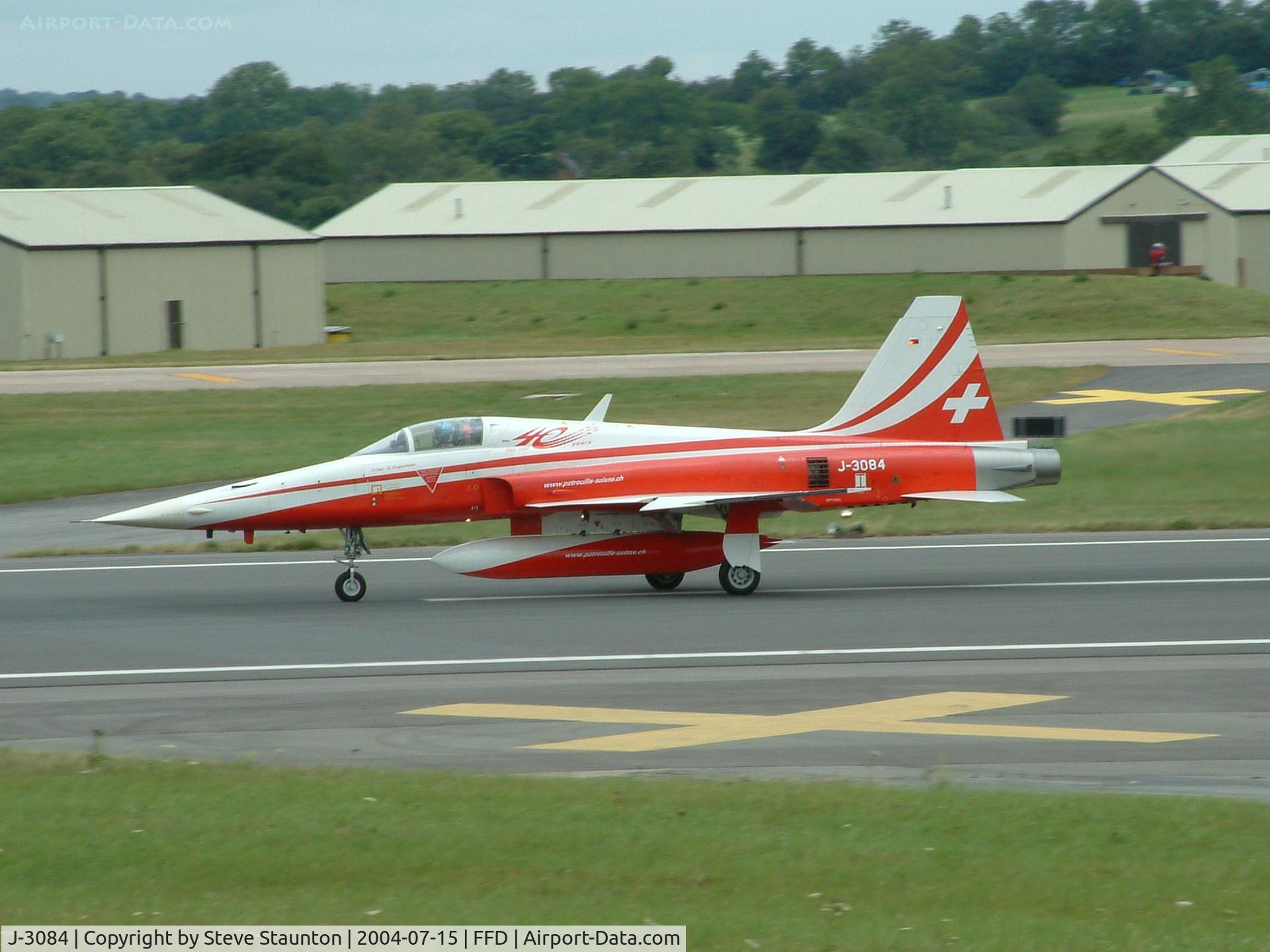 J-3084, Northrop F-5E Tiger II C/N L.1084, Patrouille Suisse at Royal International Air Tattoo 2004