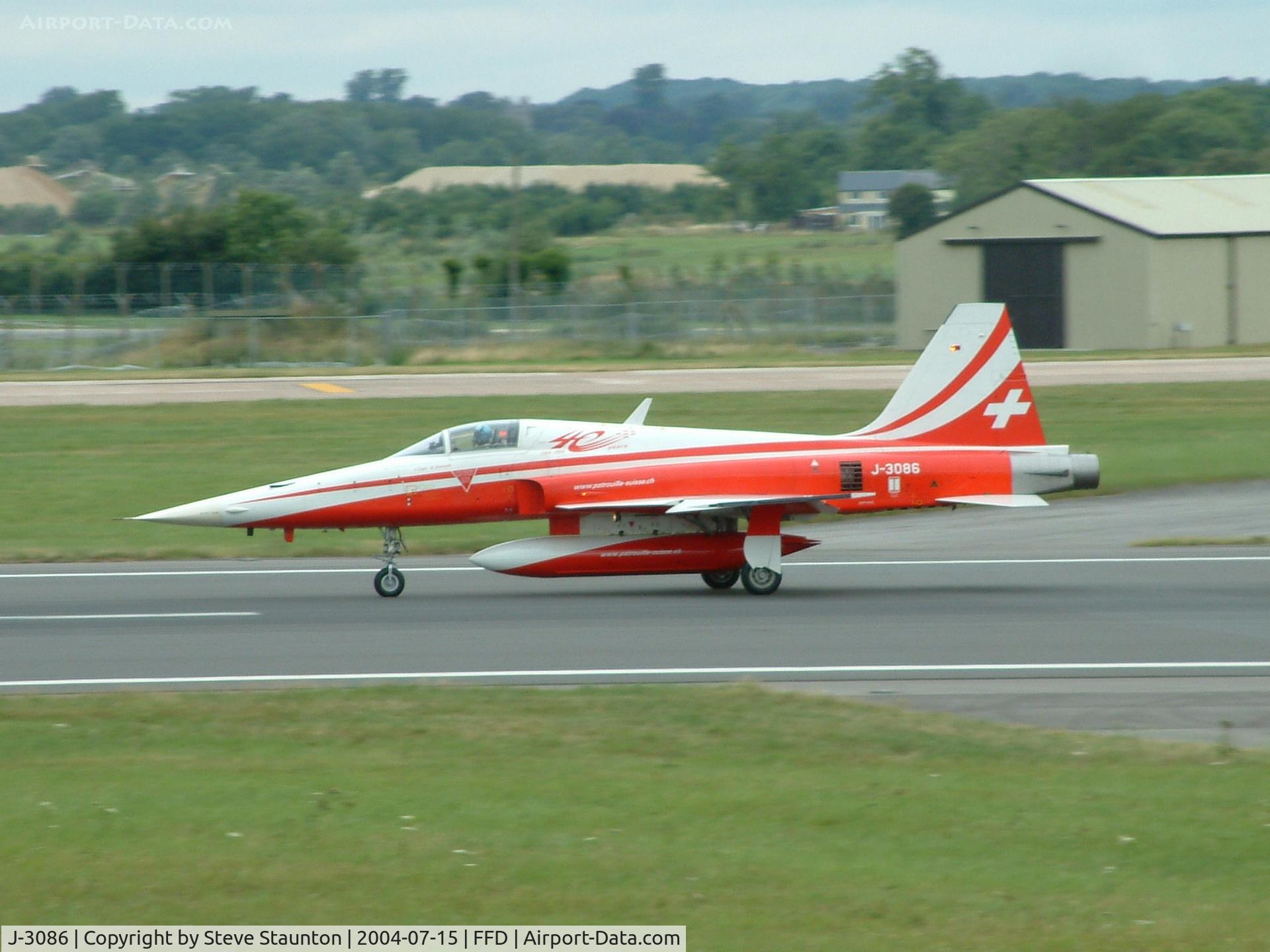 J-3086, Northrop F-5E Tiger II C/N L.1086, Patrouille Suisse at Royal International Air Tattoo 2004