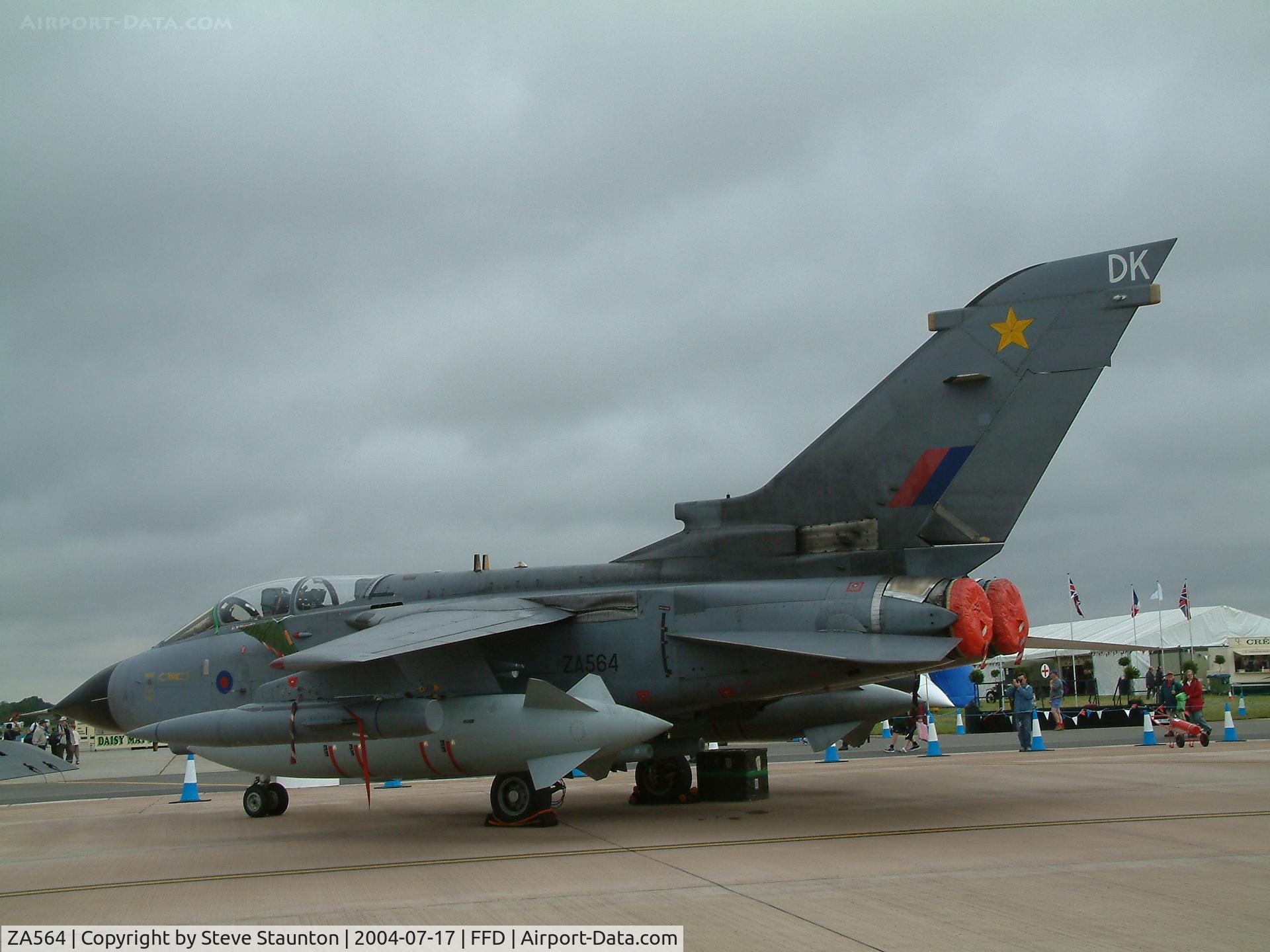 ZA564, 1981 Panavia Tornado GR.4 C/N 090/BS027/3048, Royal International Air Tattoo 2004