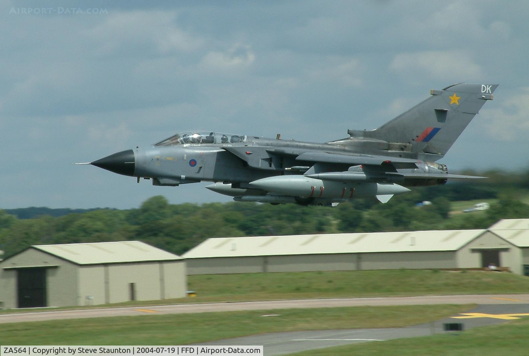 ZA564, 1981 Panavia Tornado GR.4 C/N 090/BS027/3048, Royal International Air Tattoo 2004
