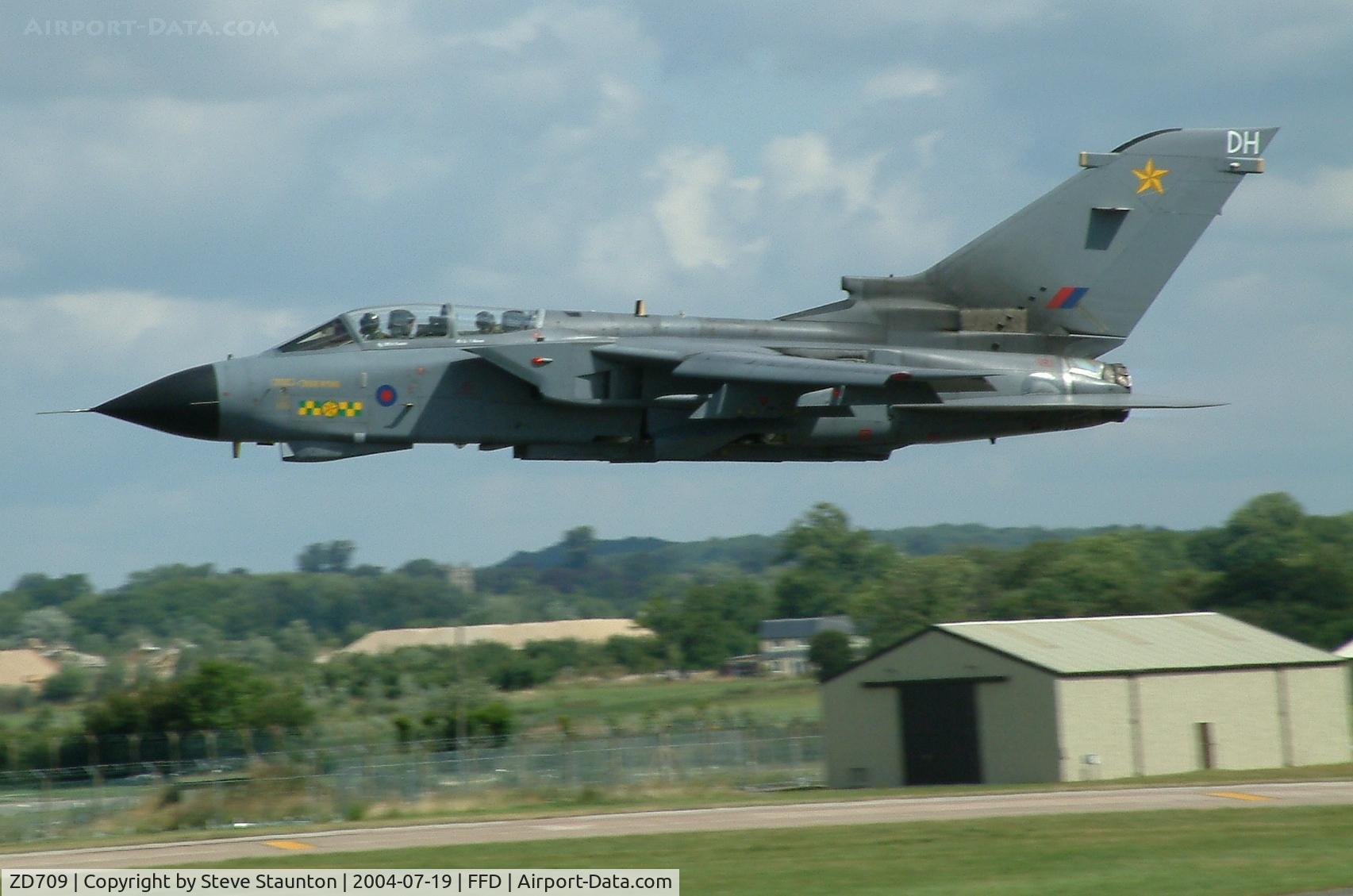 ZD709, 1984 Panavia Tornado GR.4 C/N 324/BS113/3150, Royal International Air Tattoo 2004