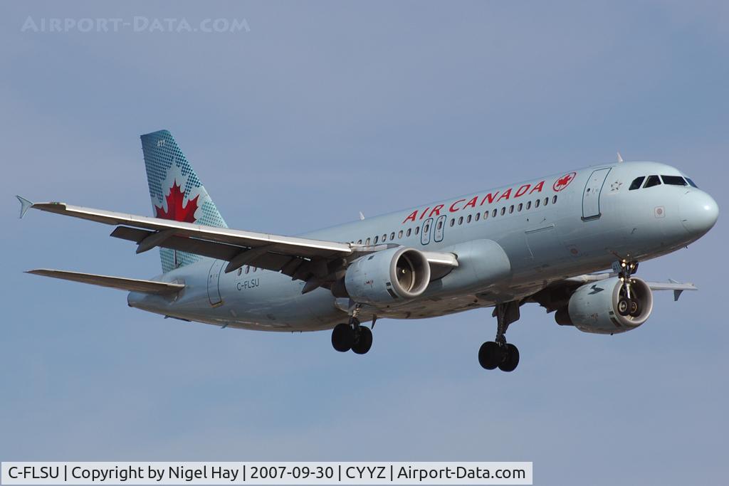 C-FLSU, 1992 Airbus A320-211 C/N 309, arriving on Rwy 05