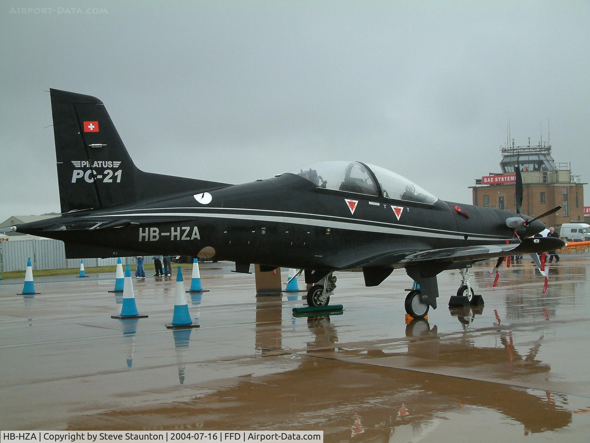 HB-HZA, 2002 Pilatus PC-21 C/N P01, Royal International Air Tattoo 2004