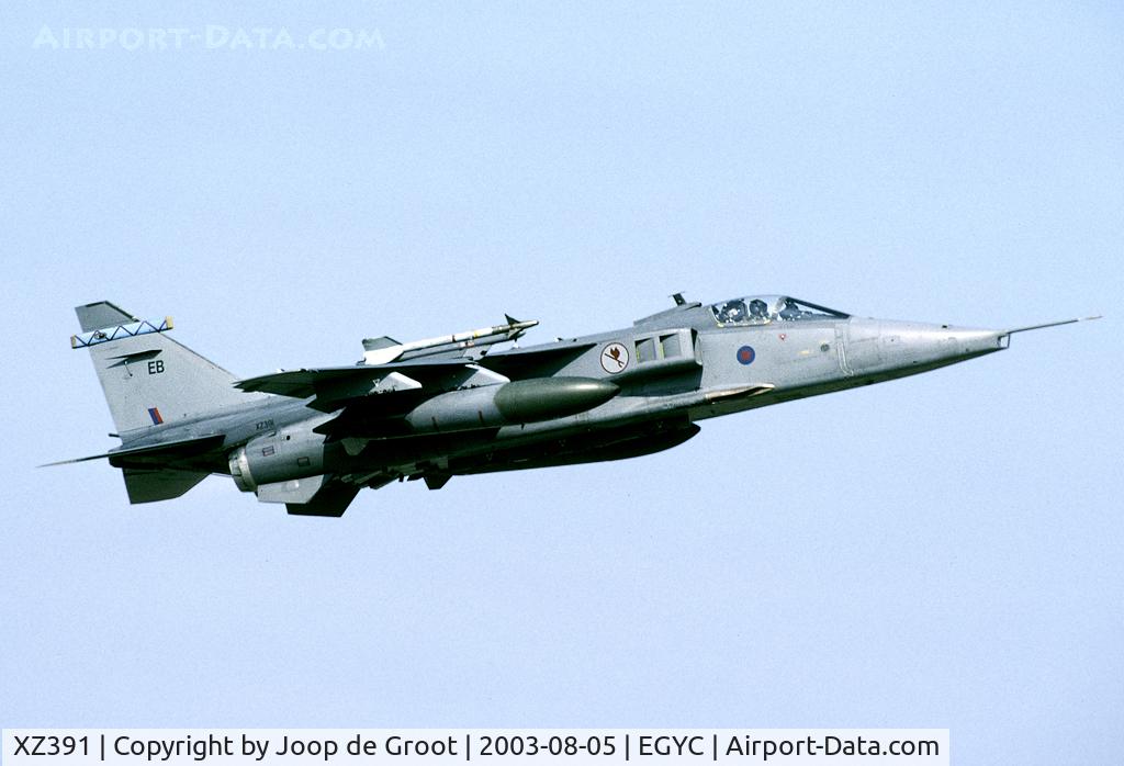 XZ391, 1977 Sepecat Jaguar GR.3 C/N S.156, Caracteristic view of a British Jaguar with overwing Sidewinders.