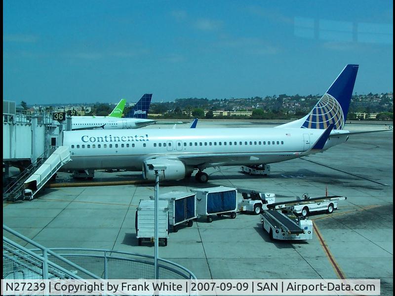 N27239, 1999 Boeing 737-824 C/N 28951, This is 239, Flt 1588, on 9 Sep 07 - San Diego to Houston