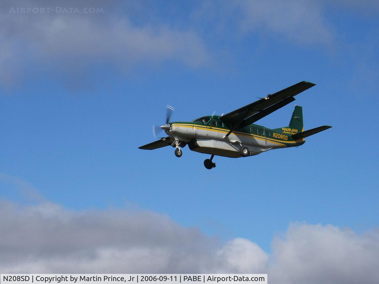 N208SD, 1995 Cessna 208B C/N 208B0491, Hageland Aviation on final to Bethel, AK