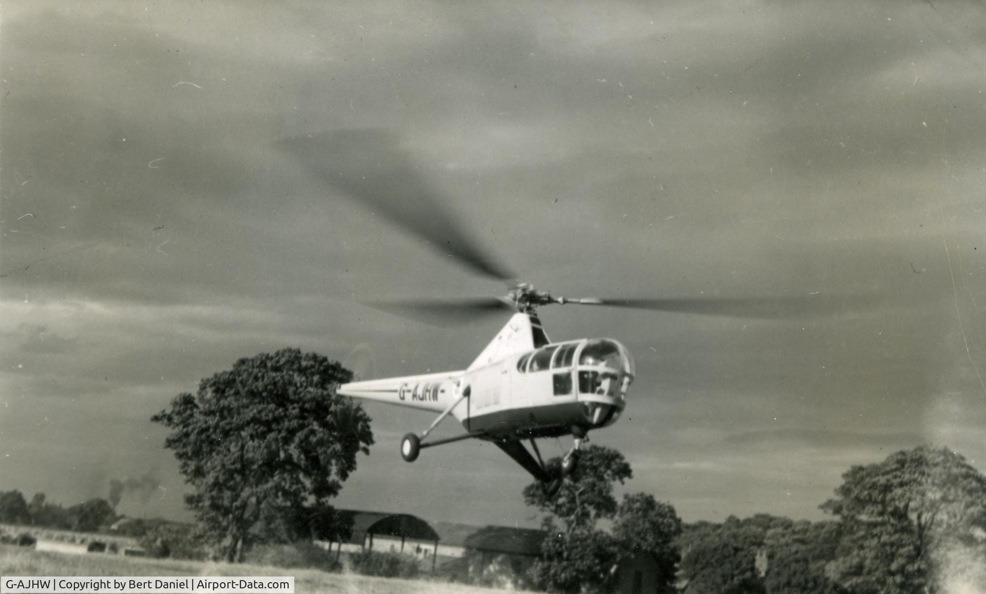 G-AJHW, Sikorsky S-51 C/N 5117, Complete guess at year taken from context in album - taken by my father