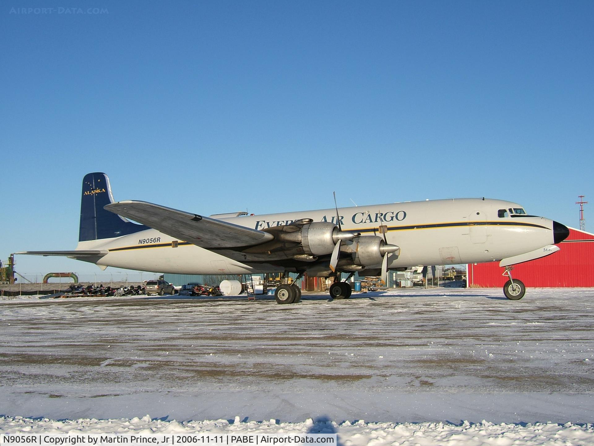 N9056R, 1958 Douglas DC-6A C/N 45498, Everts offloading on a cold winter day