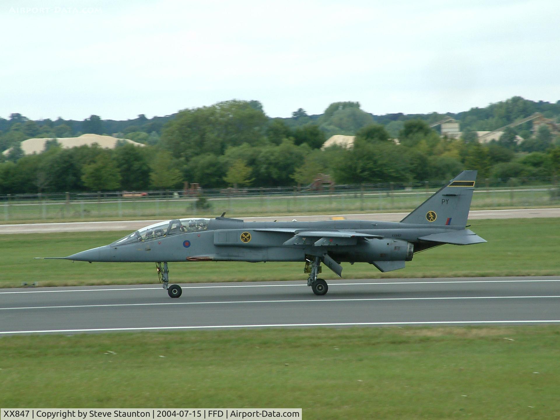 XX847, 1976 Sepecat Jaguar T.4 C/N B.35, Royal International Air Tattoo 2004