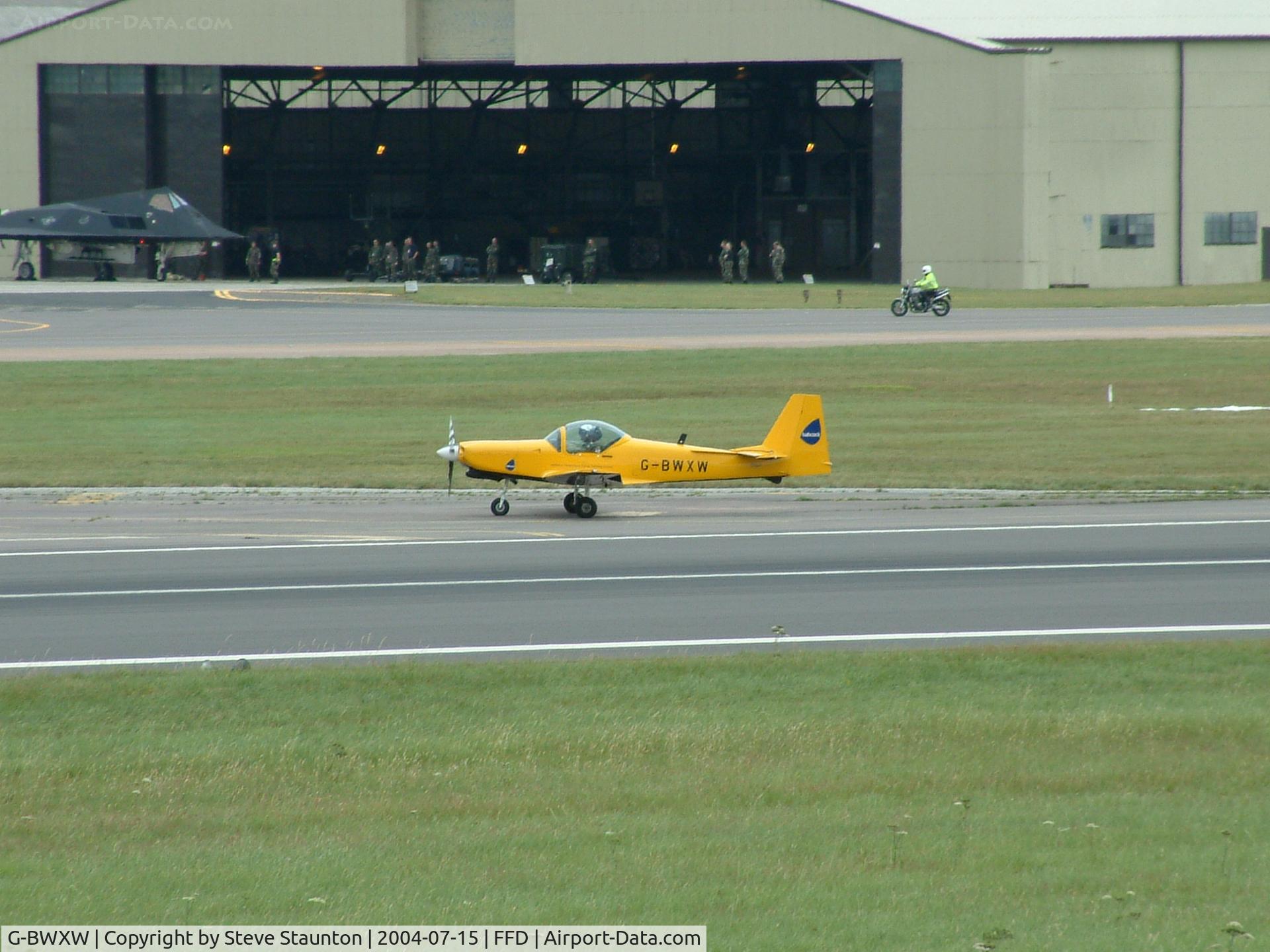 G-BWXW, 1997 Slingsby T-67M-260 Firefly C/N 2257, Royal International Air Tattoo 2004