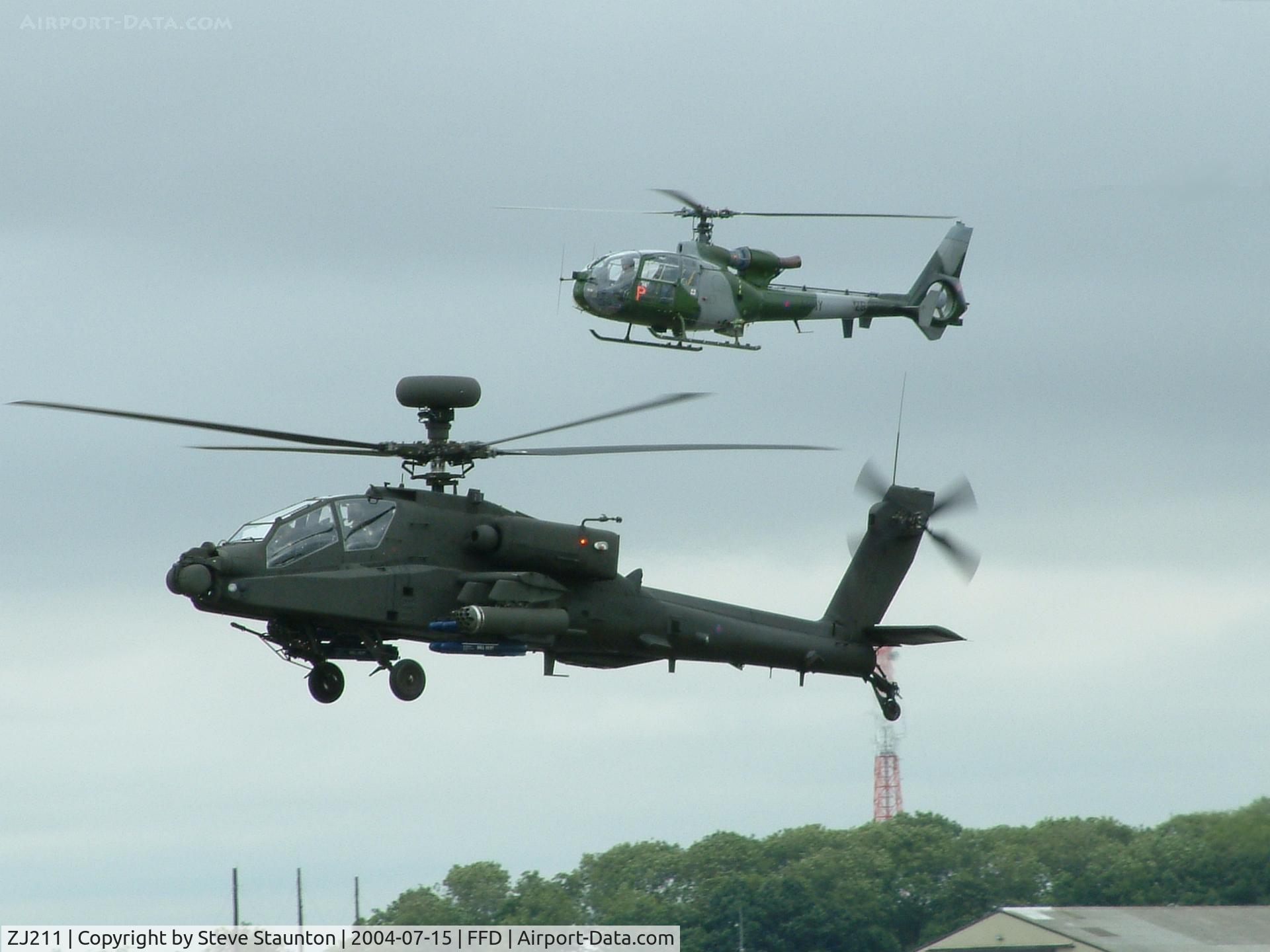 ZJ211, Westland Apache AH.1 C/N WAH.045, Royal International Air Tattoo 2004