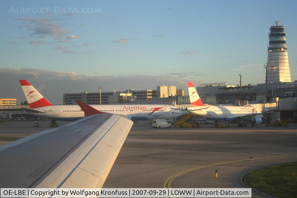 OE-LBE, 1998 Airbus A321-211 C/N 935, sunny morning departure
