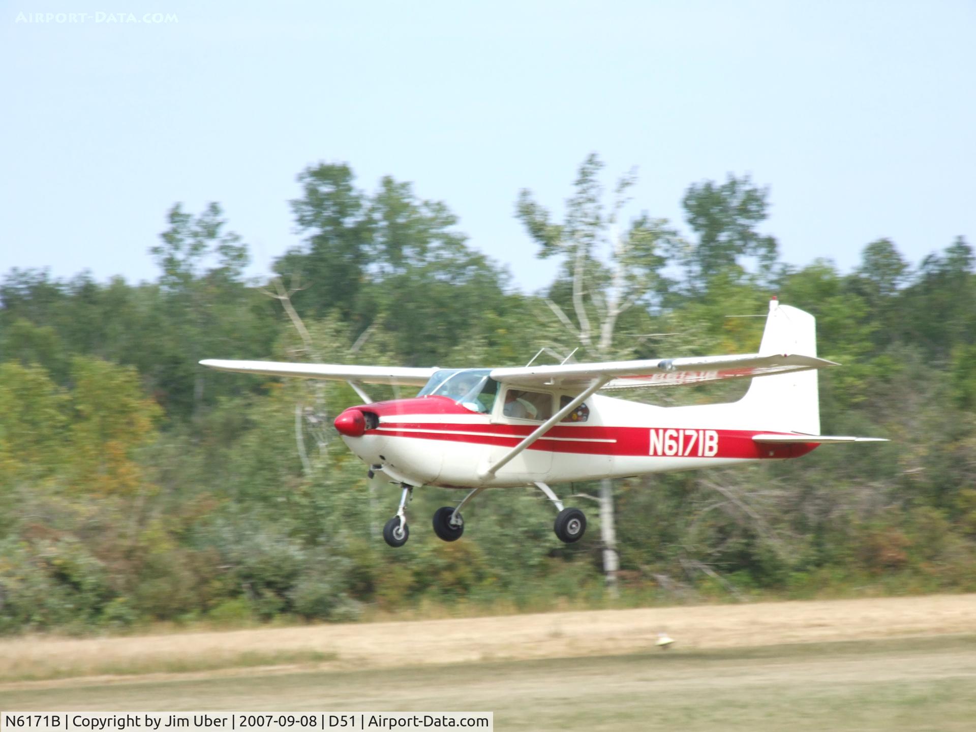N6171B, 1957 Cessna 182A Skylane C/N 34171, Departing rwy 28, during the CFC picnic