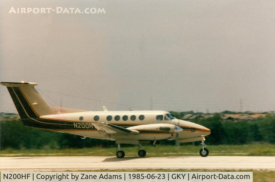 N200HF, Raytheon Aircraft Company B200 C/N BB-1858, On the runway at Arlington Muni