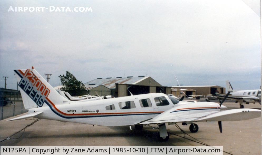 N125PA, 1982 Piper PA-34-220T Seneca C/N 34-8233146, 125,000th Piper built.