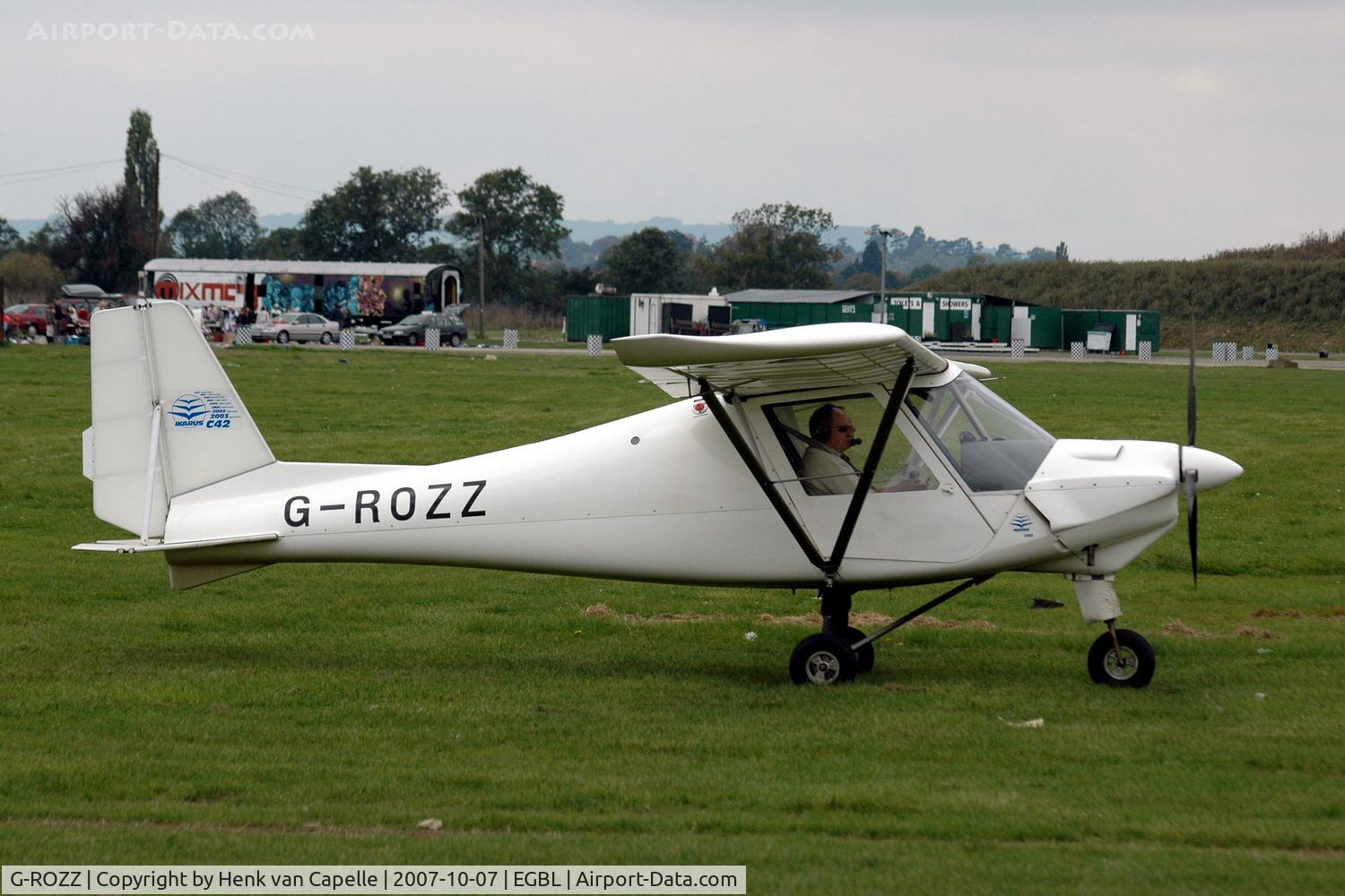 G-ROZZ, 2004 Comco Ikarus C42 FB80 C/N 0407-6607, G-ROZZ taxying for take-off at Long Marston