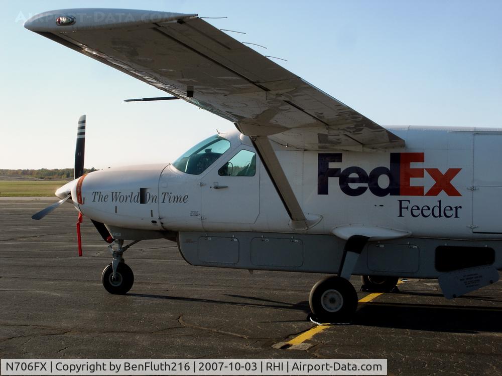N706FX, 1995 Cessna 208B C/N 208B0426, FedEx Feeder on the ramp in Rhinelander.
