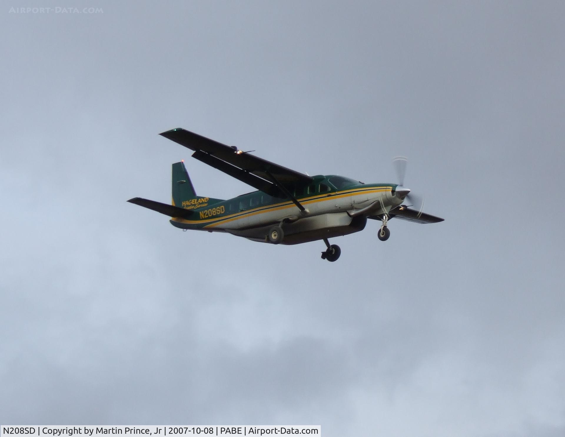 N208SD, 1995 Cessna 208B C/N 208B0491, On final approach to Bethel.