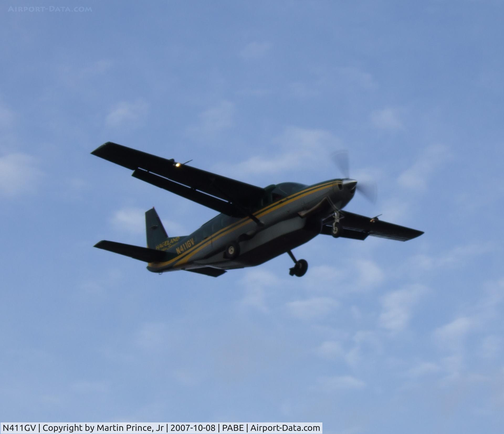 N411GV, 1998 Cessna 208B C/N 208B0672, Hageland C208 on final to Runway 18 Bethel