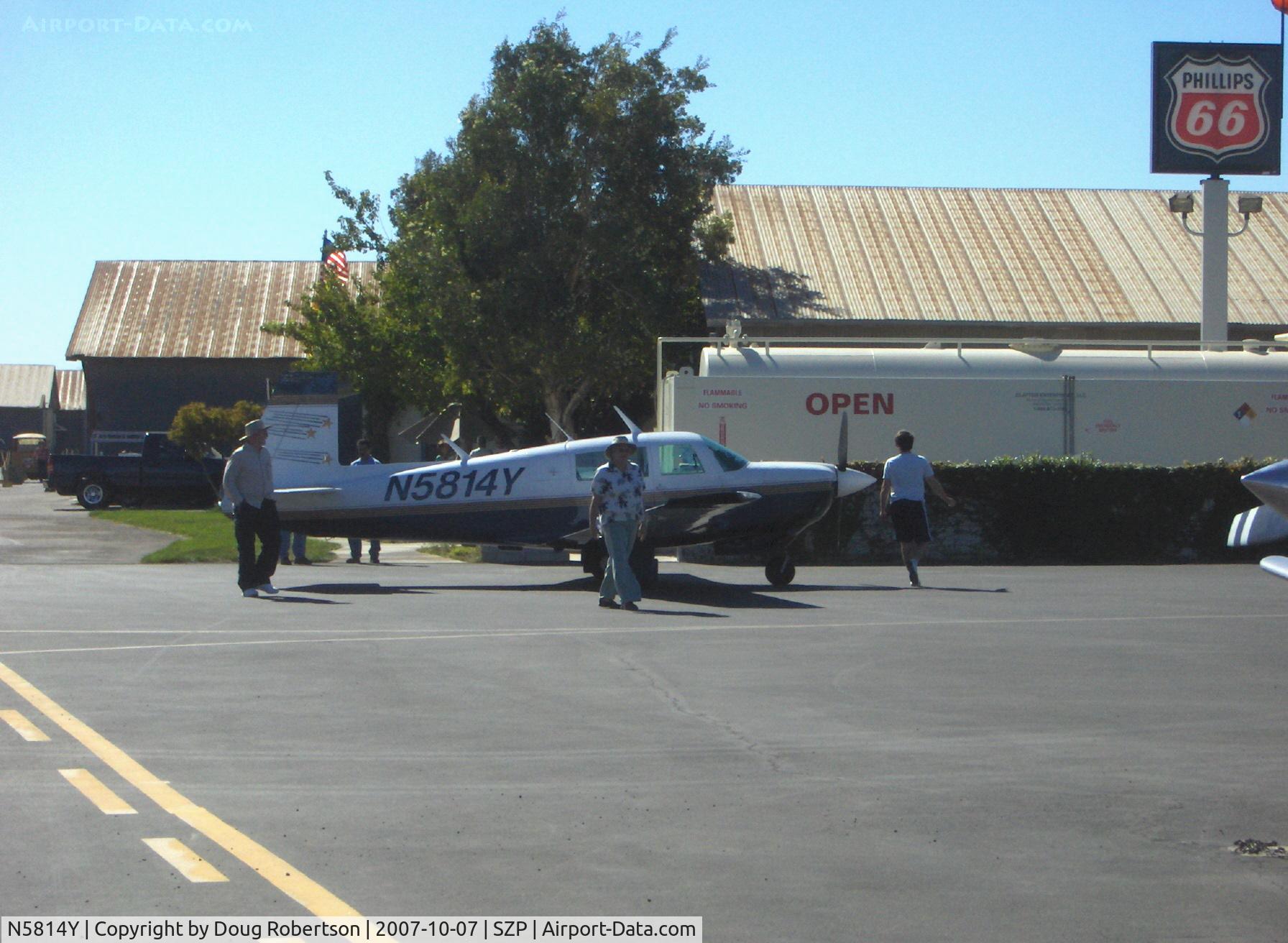 N5814Y, 1985 Mooney M20J 201 C/N 24-1572, 1985 Mooney M20J 201, Lycoming IO-360-A&C 200 Hp, refueling