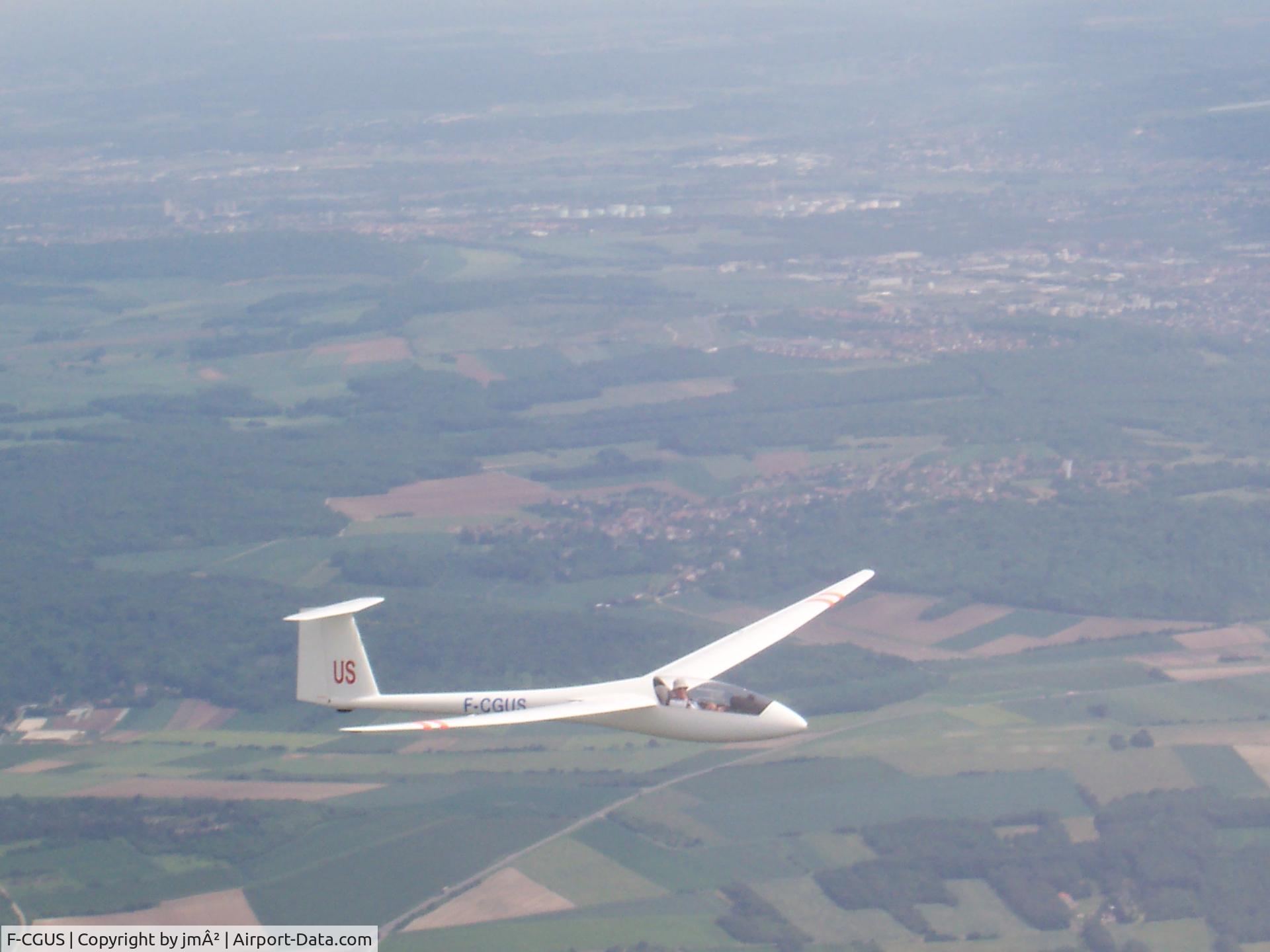 F-CGUS, Rolladen-Schneider LS-6c C/N 6312, over the Seine, near Paris