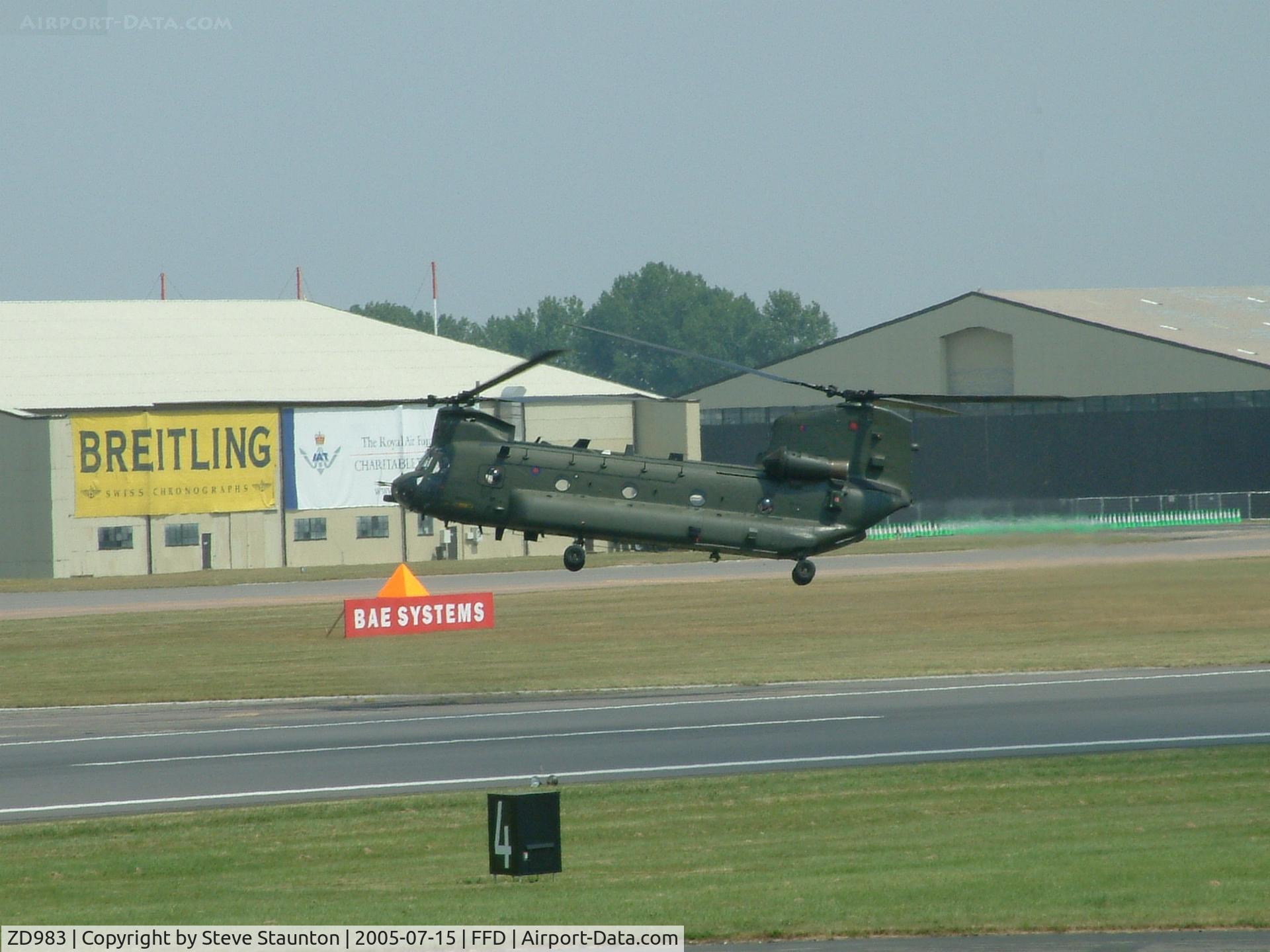 ZD983, Boeing Vertol Chinook HC.2 C/N M/A040/B-875/M7022, Royal International Air Tattoo 2005