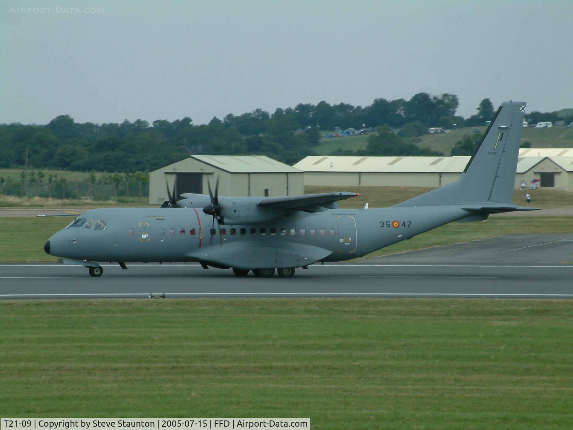 T21-09, CASA C-295M C/N EA03-12-017, Royal International Air Tattoo 2005