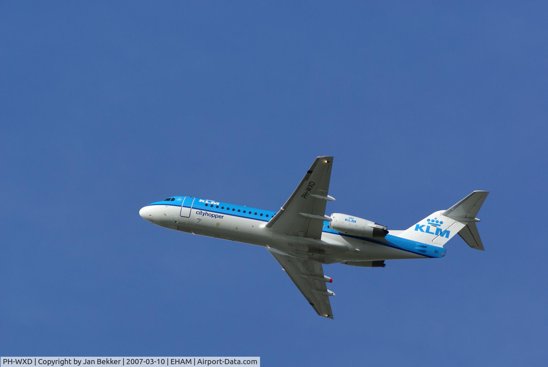 PH-WXD, 1995 Fokker 70 (F-28-0070) C/N 11563, Just after take off