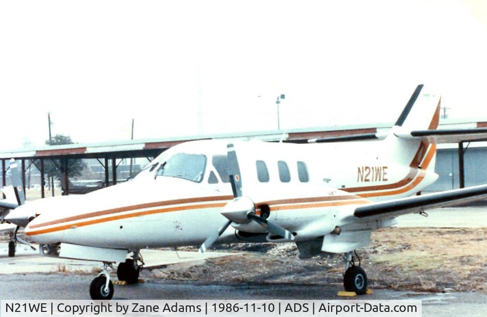 N21WE, 1979 Rockwell International 700 C/N 70014, On the ramp at Addison
