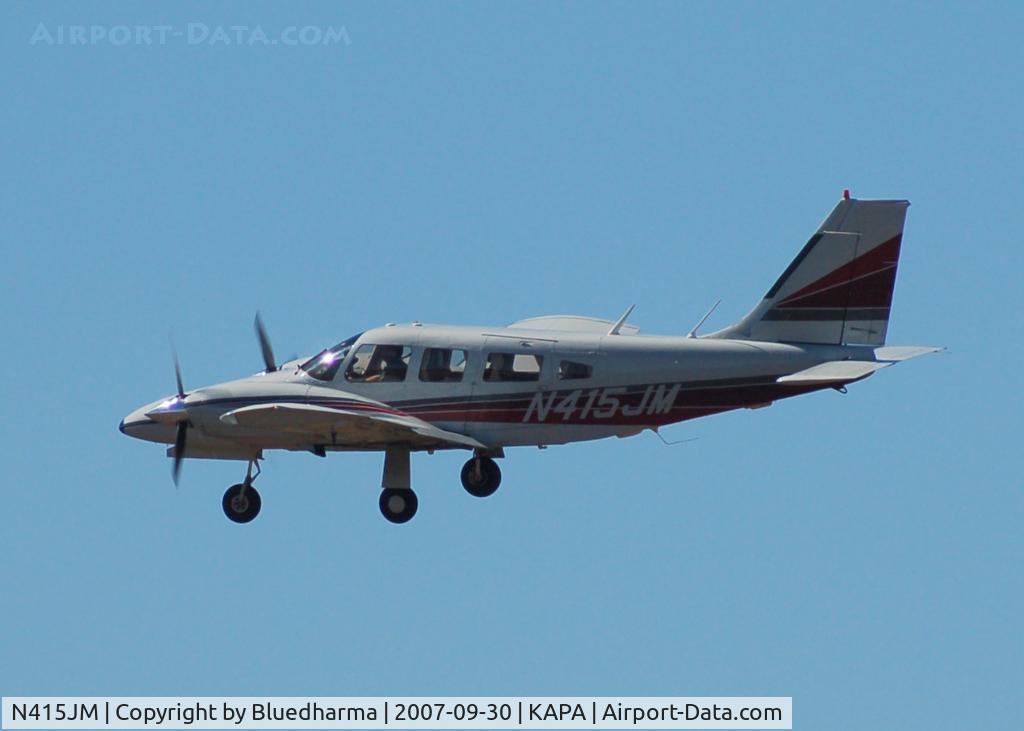 N415JM, 1977 Piper PA-34-200T C/N 34-7770314, Approach to 17R