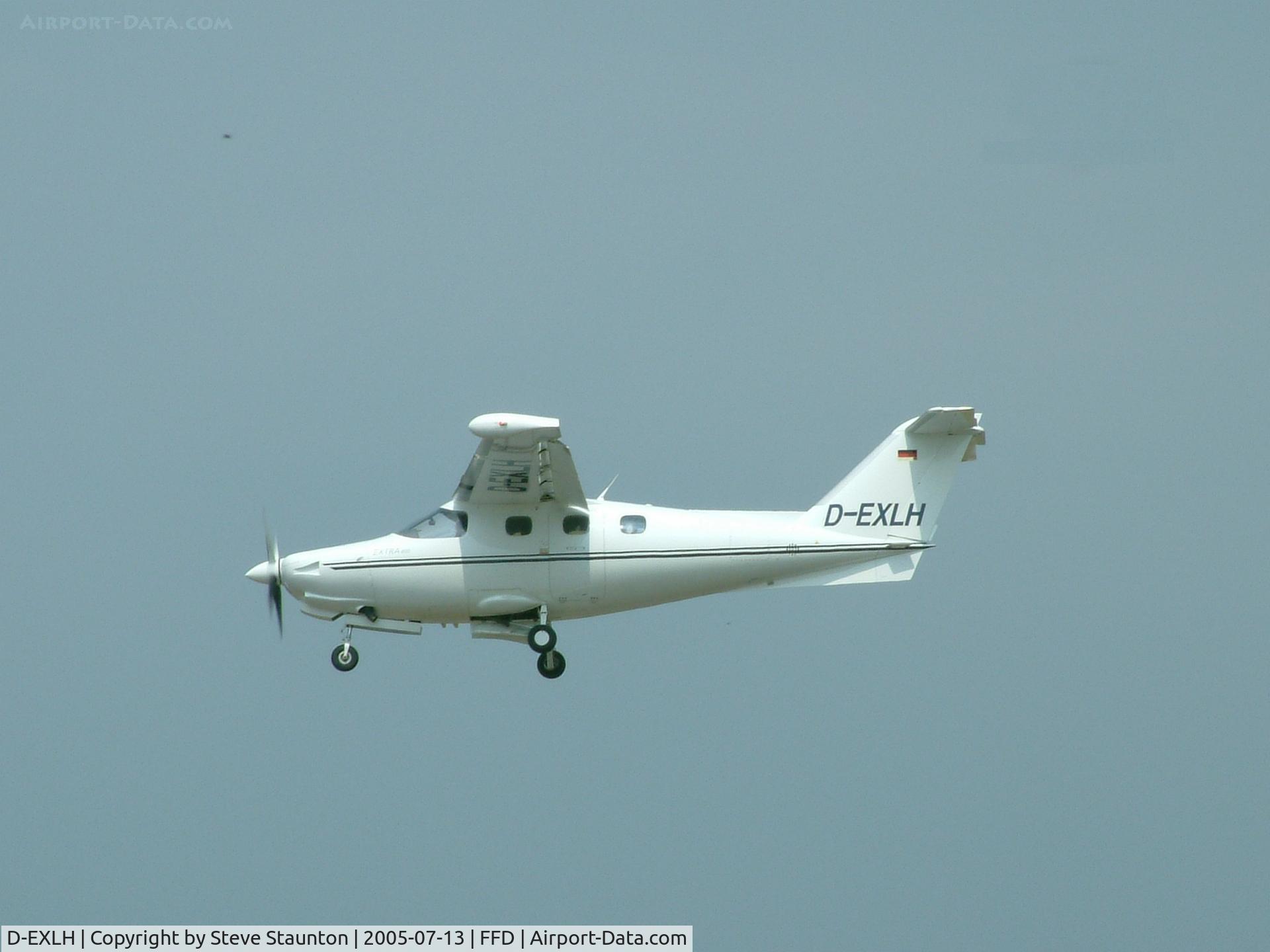 D-EXLH, 2000 Extra EA-400 C/N 06, Royal International Air Tattoo 2005