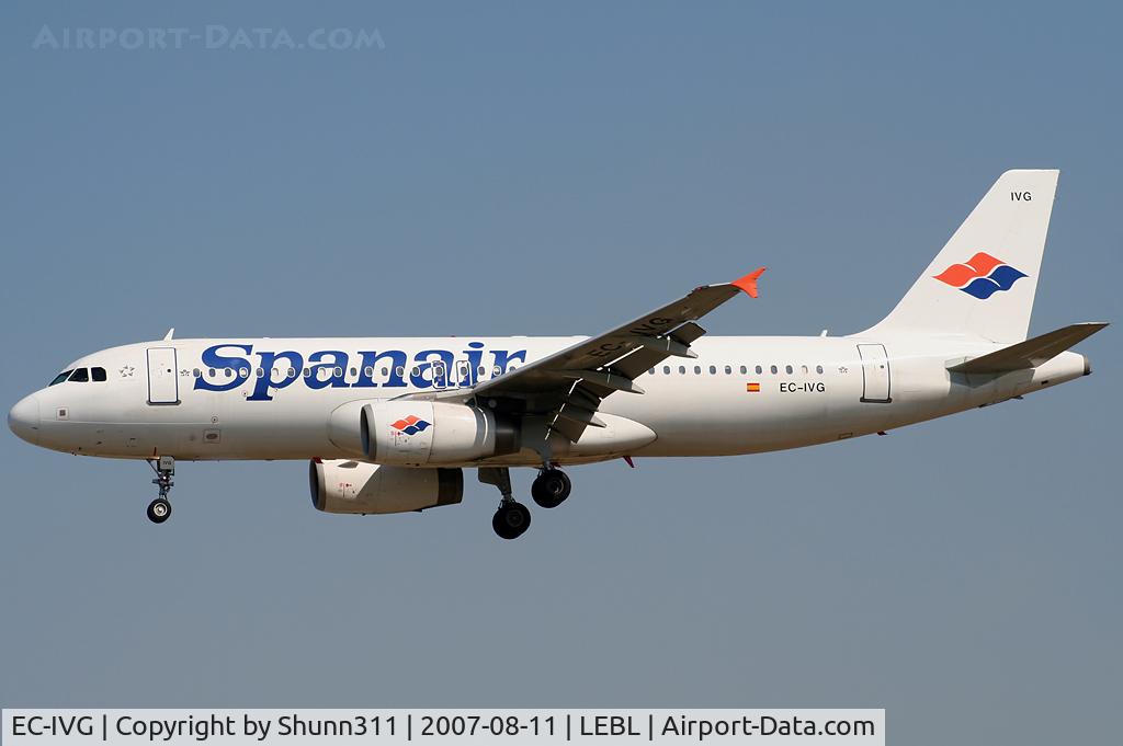 EC-IVG, 2004 Airbus A320-232 C/N 2168, Landing rwy 25R