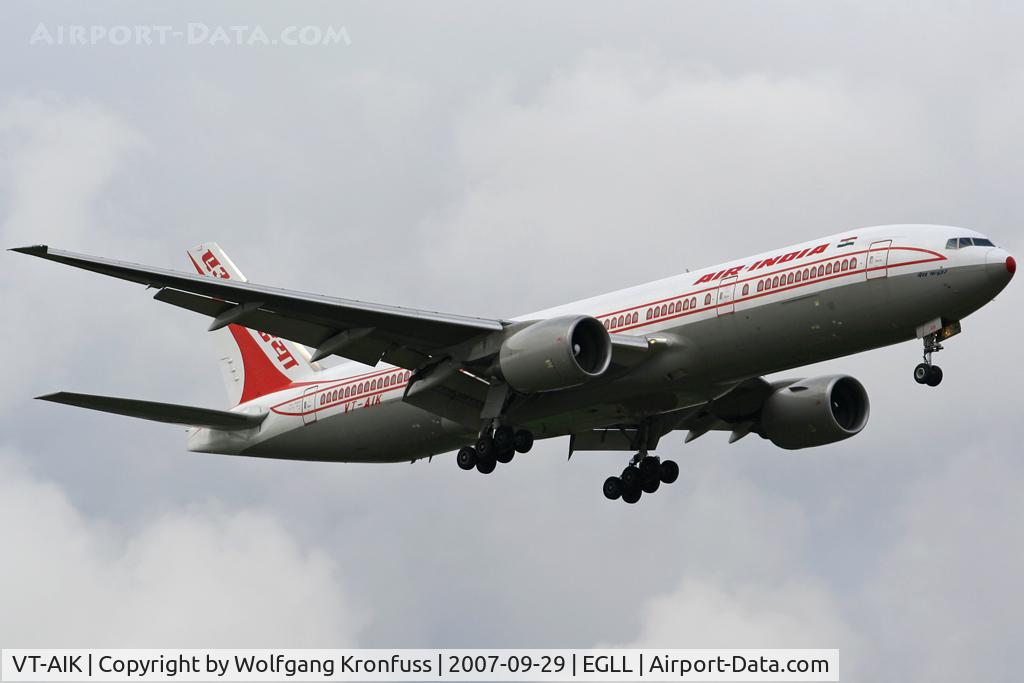 VT-AIK, 1999 Boeing 777-222 C/N 28714, old cs
